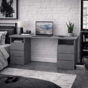 Bureau sur mesure avec quatre tiroirs